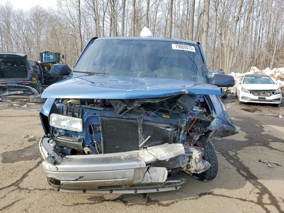 2002 GMC Safari xt