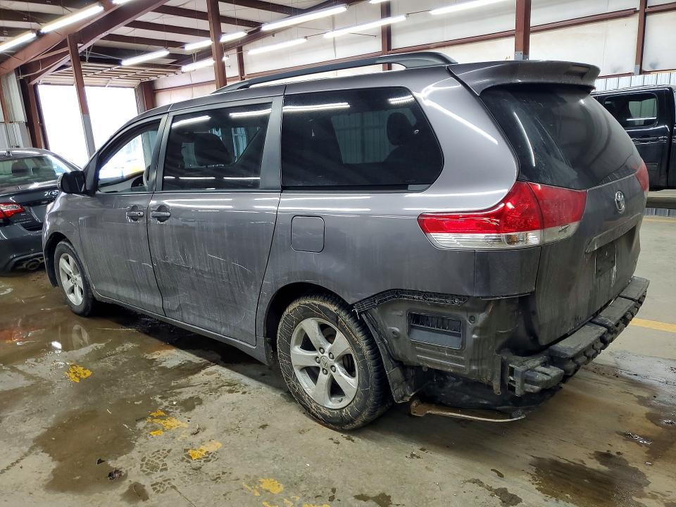 2013 Toyota Sienna le