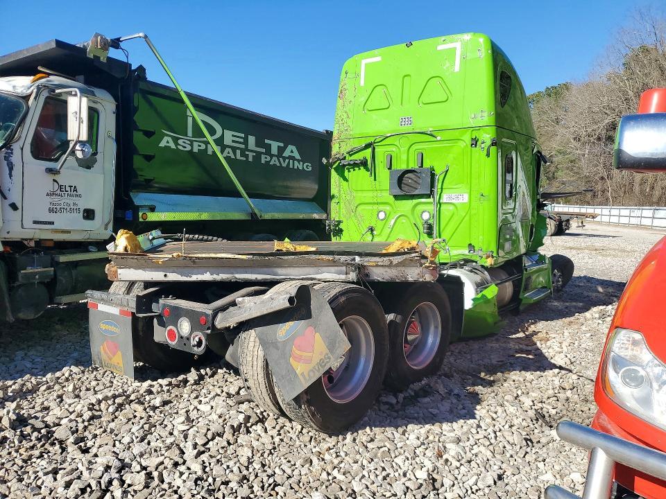 2023 Freightliner Cascadia 126