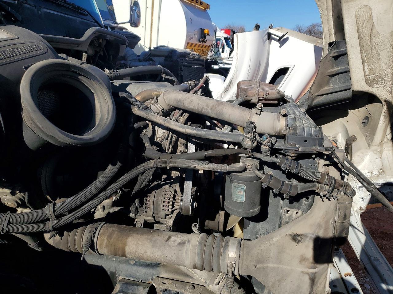 2010 Freightliner Columbia 120 Semi Truck