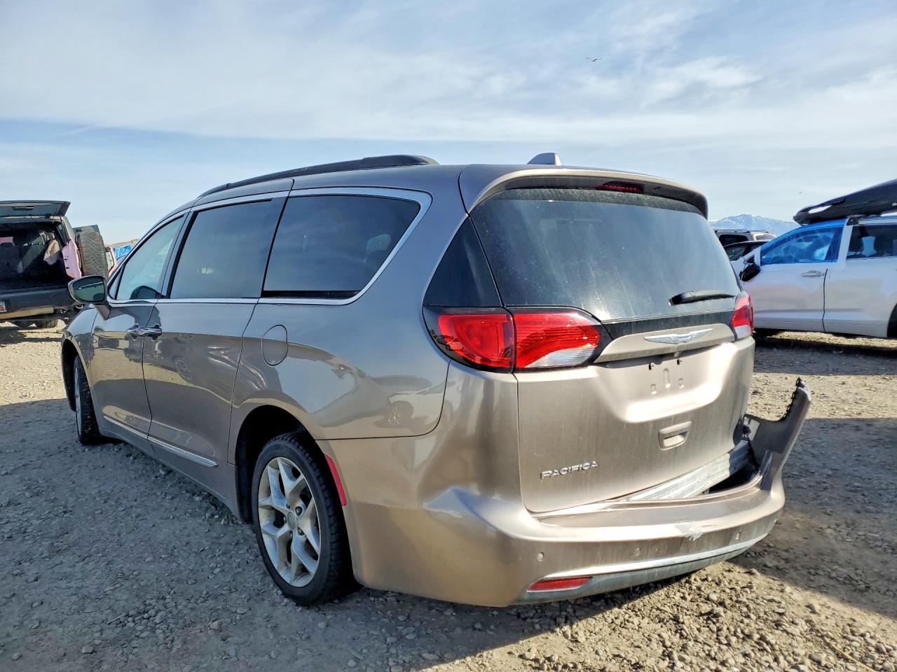 2017 Chrysler Pacifica Touring l
