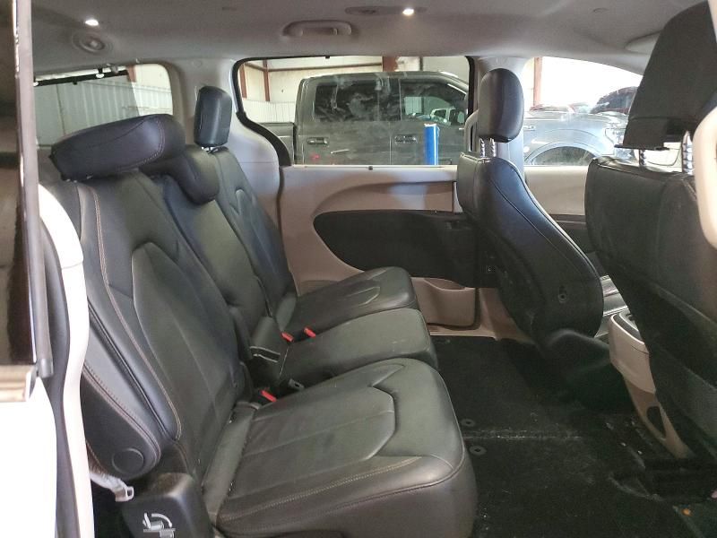 2017 Chrysler Pacifica Touring l