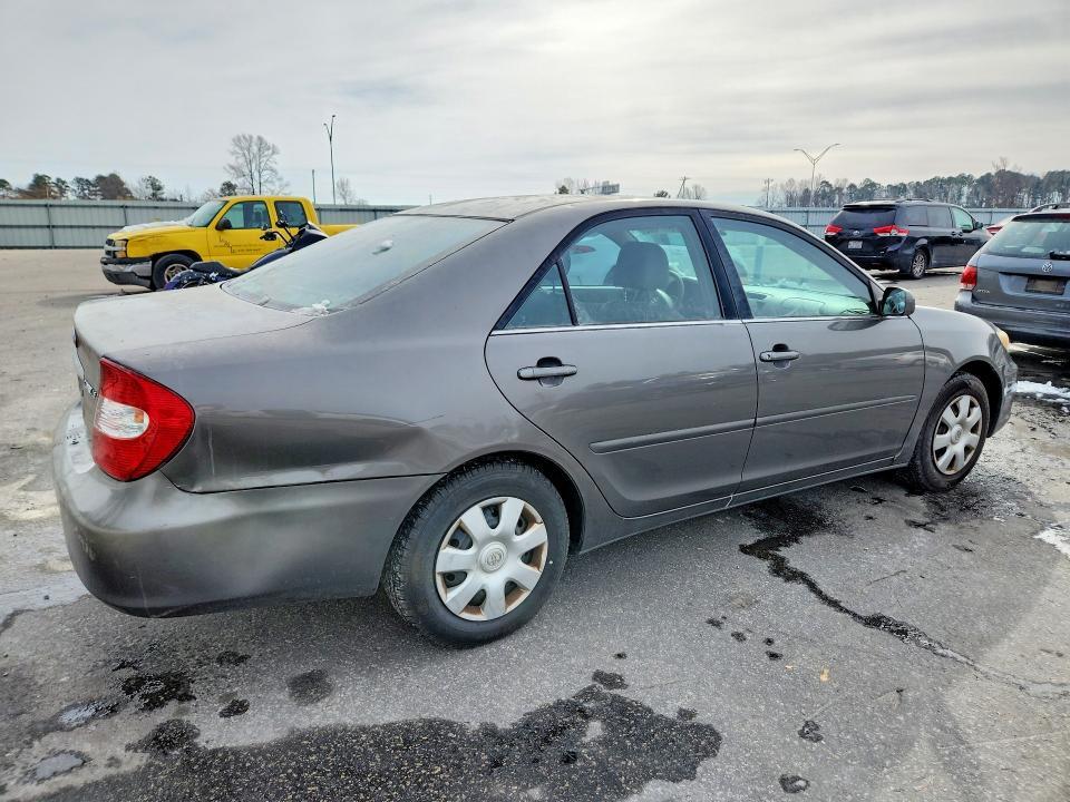 2004 Toyota Camry le