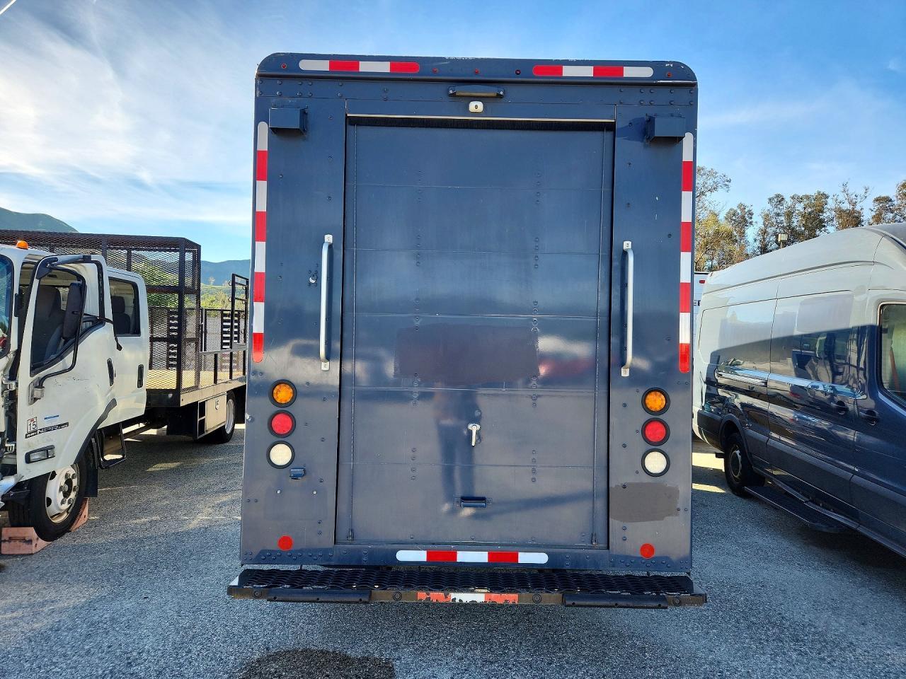 2020 Freightliner MT45G Chassis Delivery Truck