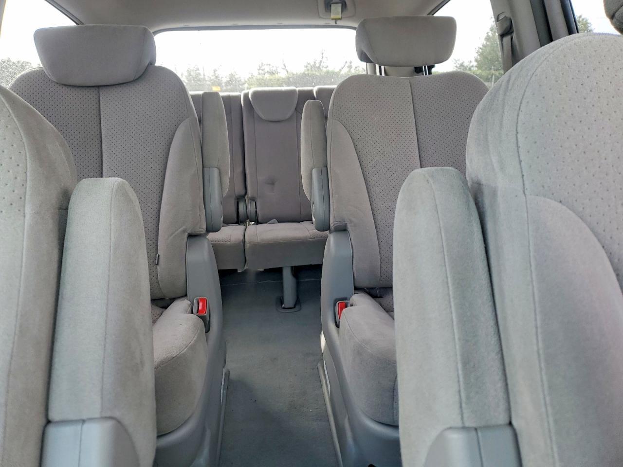 2007 Hyundai Entourage gls