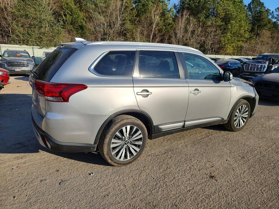 2020 Mitsubishi Outlander se