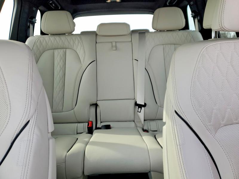 2025 BMW X7 M60i