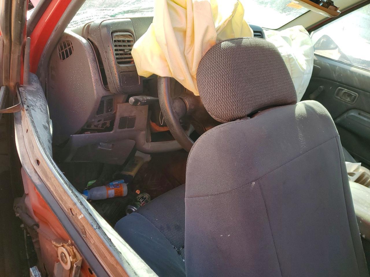 2001 Nissan Frontier XE