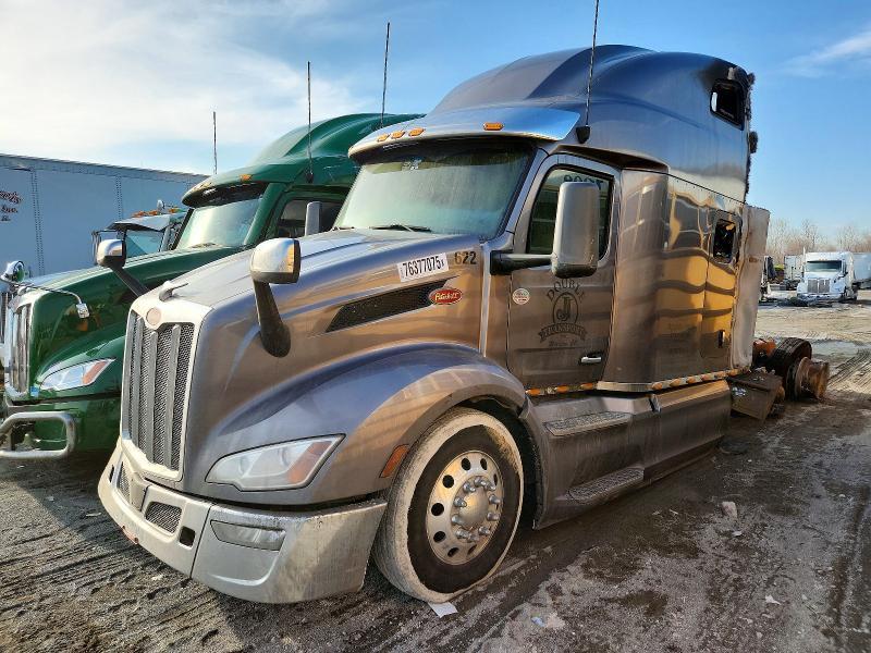 2022 Peterbilt 579 Semi Truck