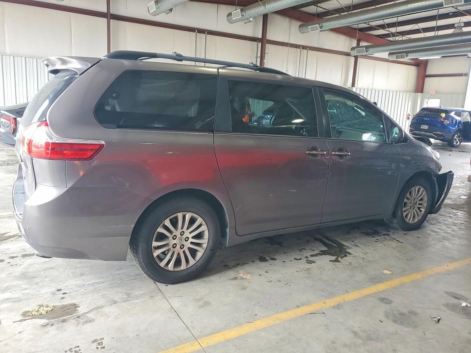 2015 Toyota Sienna xle Premium 8-passenger