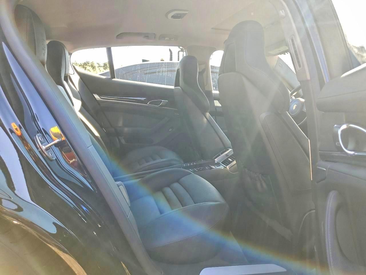 2016 Porsche Panamera 2