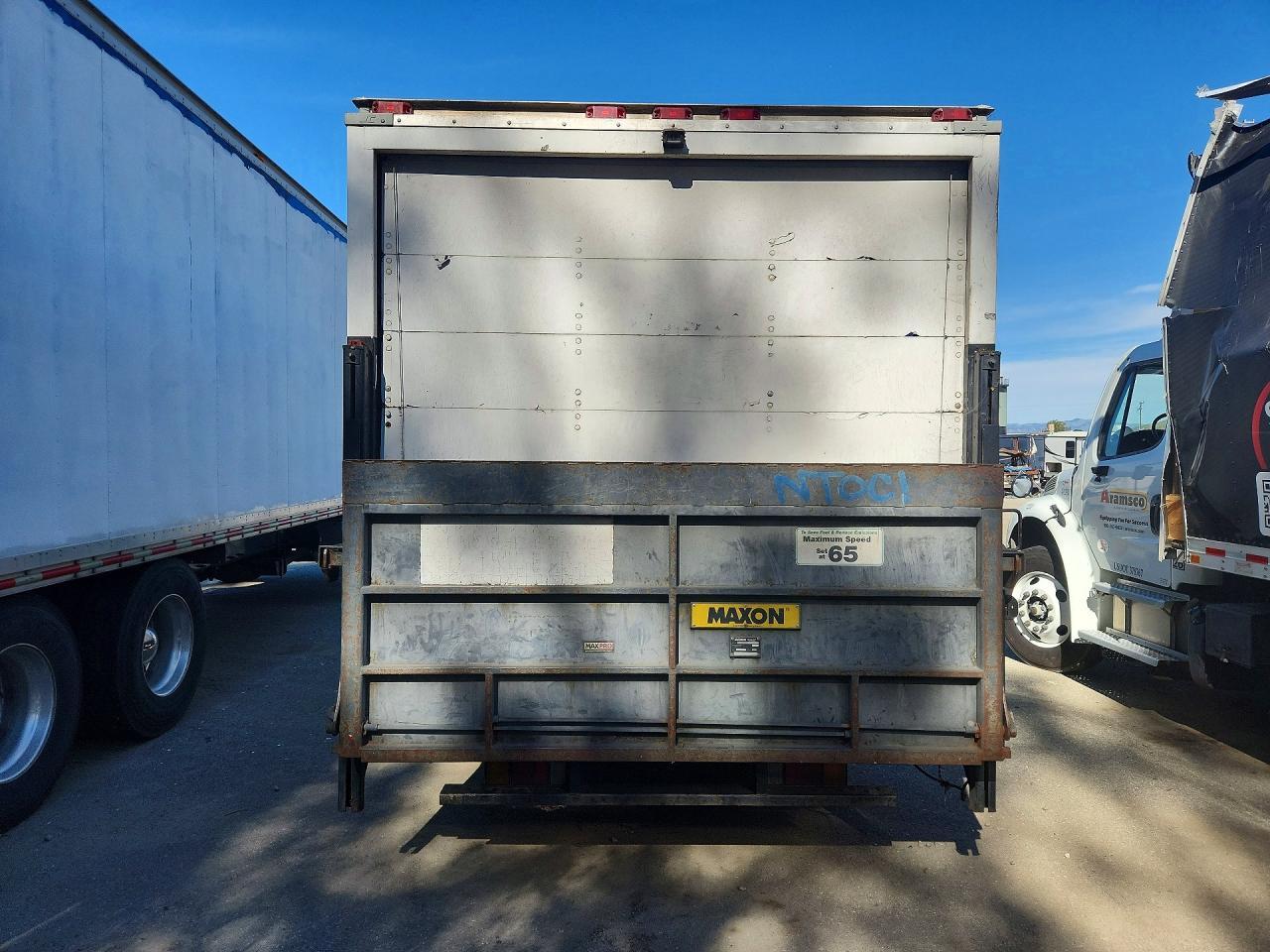 2011 Isuzu NPR HD BOX Truck
