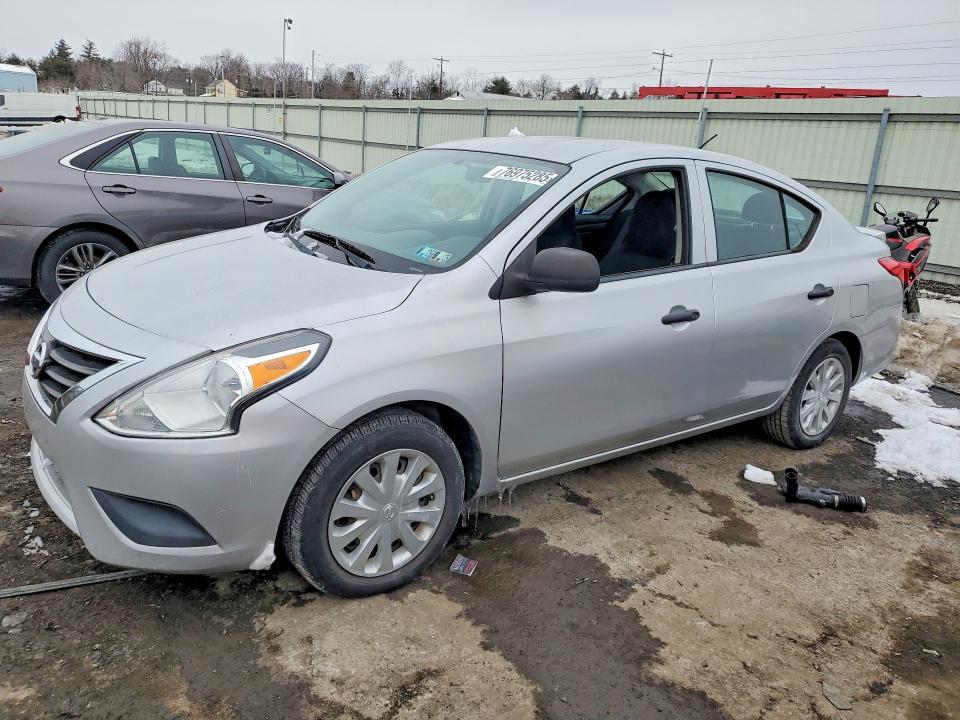 2015 Niss Versa s