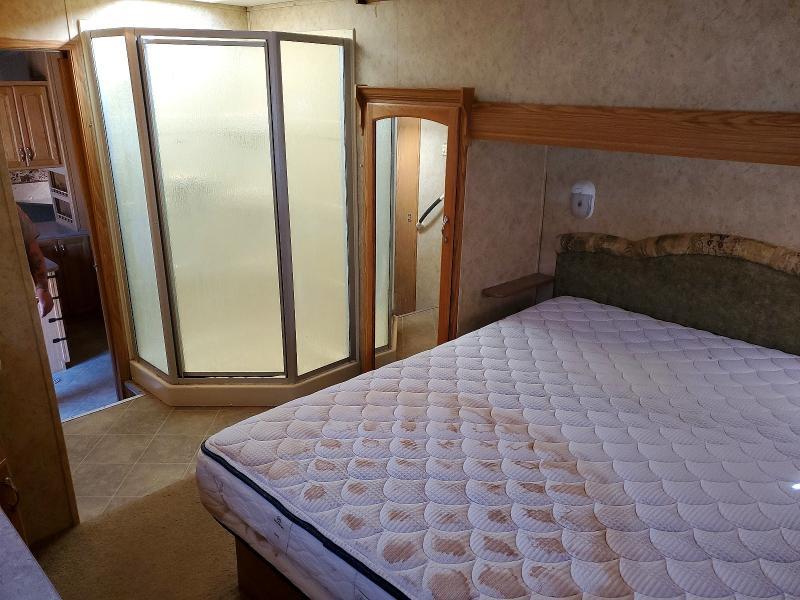 2007 Pilgrim In Ternational Legends 35LK4S-HP Camper