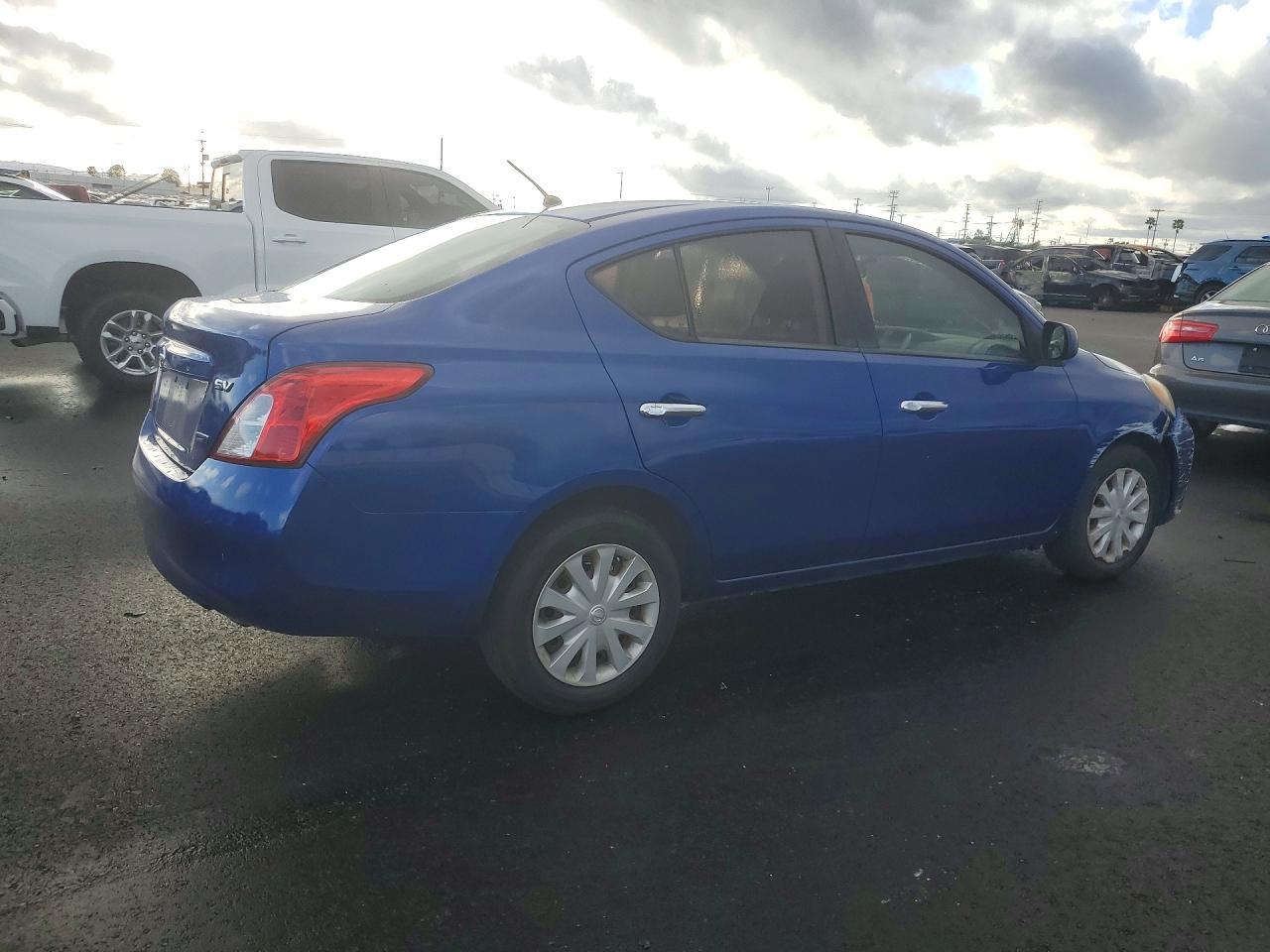 2012 Nissan Versa s