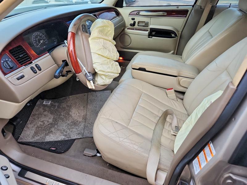 2003 Lincoln Town car Signature