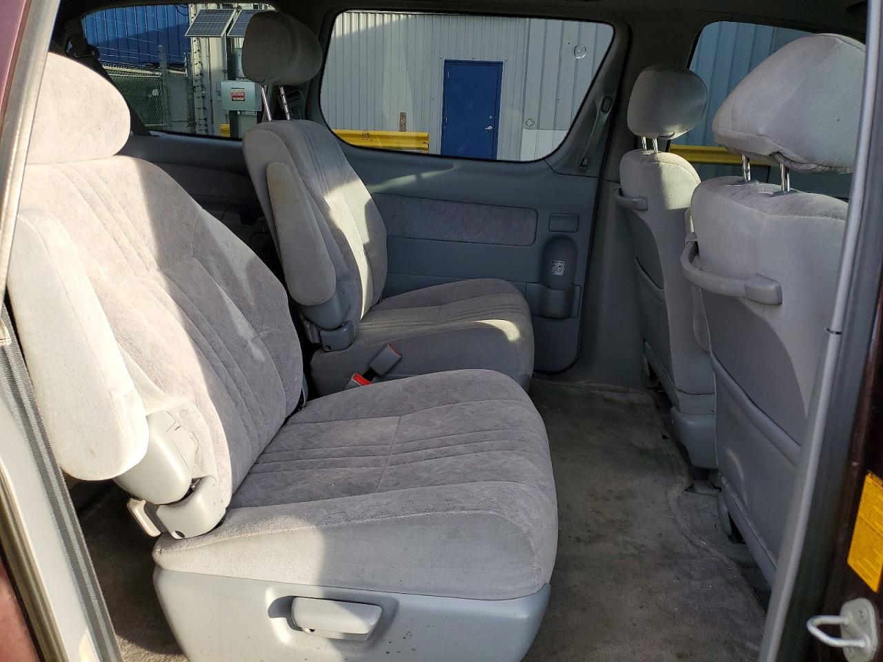 2000 Toyota Sienna le