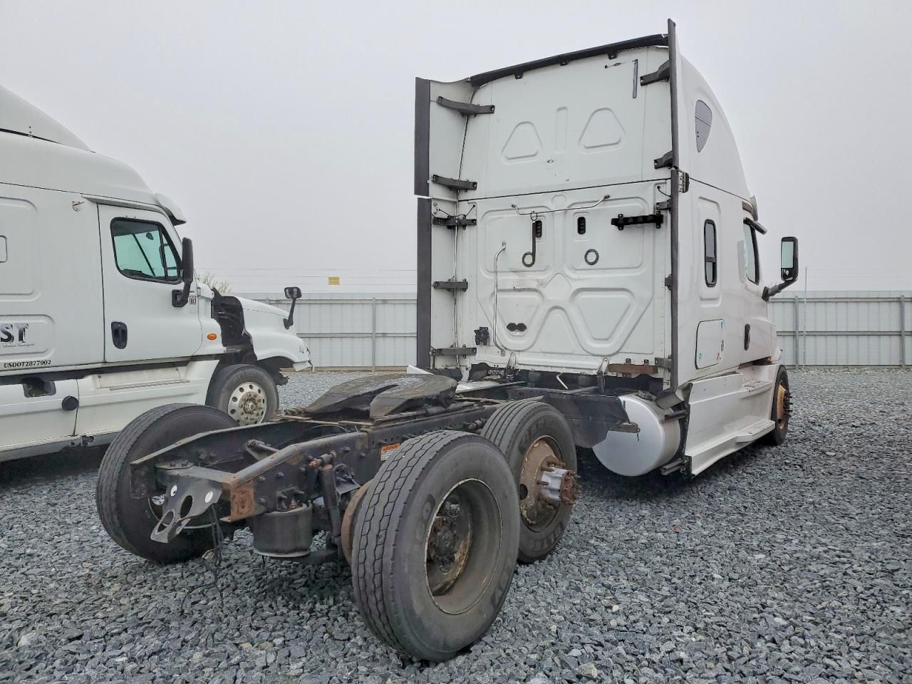 2018 Freightliner Cascadia 1-semi Truck