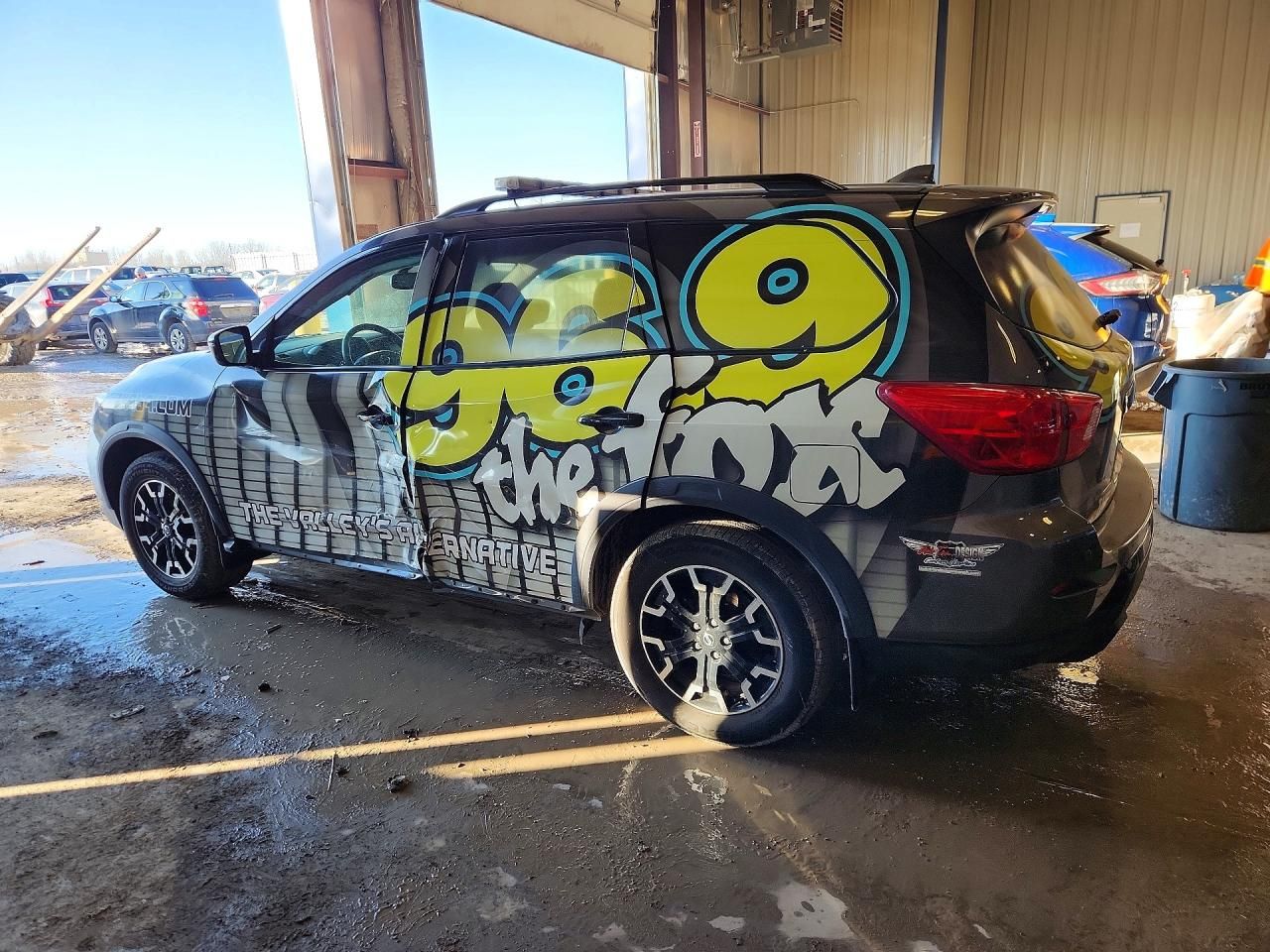 2020 Nissan Pathfinder sv