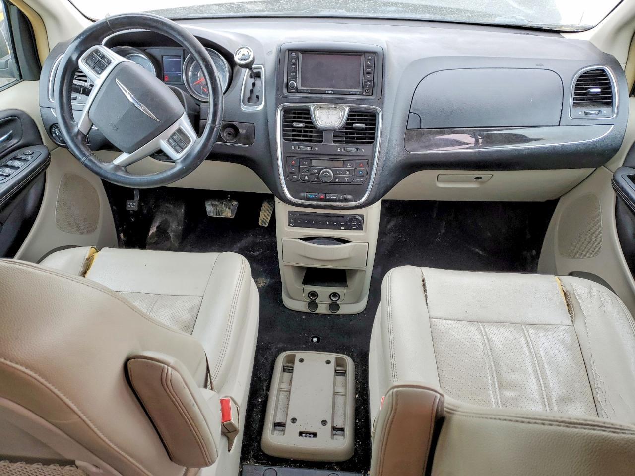 2012 Chrysler Town & Country Touring l