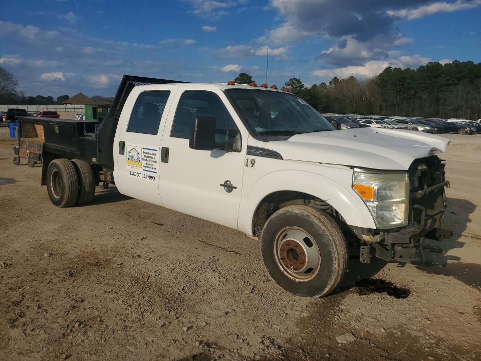 2014 Ford F350 Super Duty Flatbed Truck