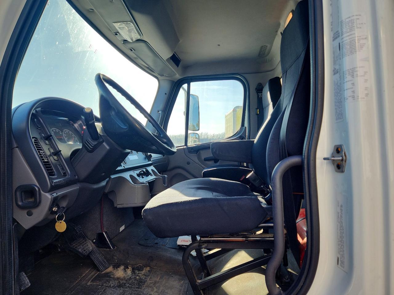 2015 Freightliner Business Class M2 BOX Truck