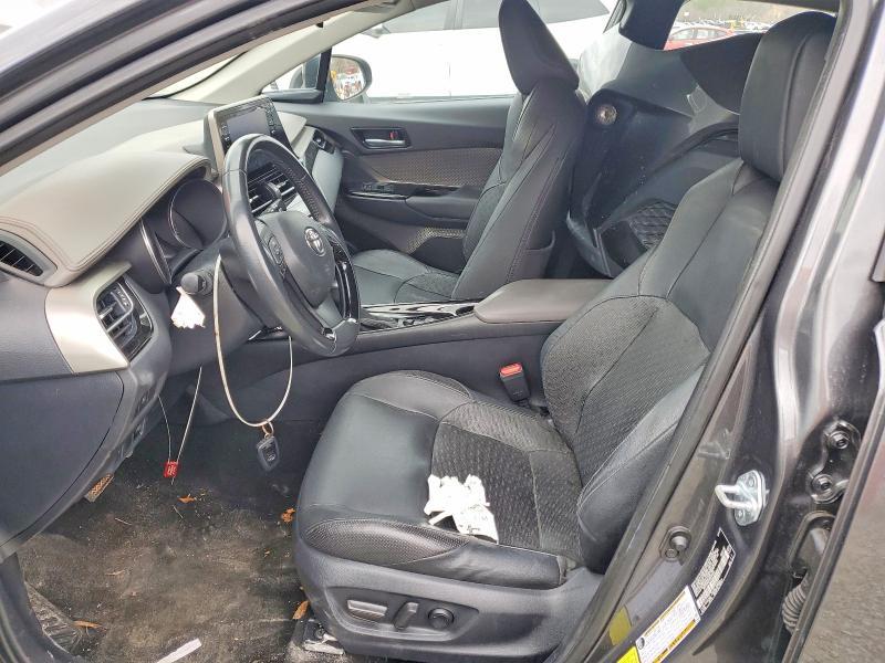 2022 Toyota C-hr xle