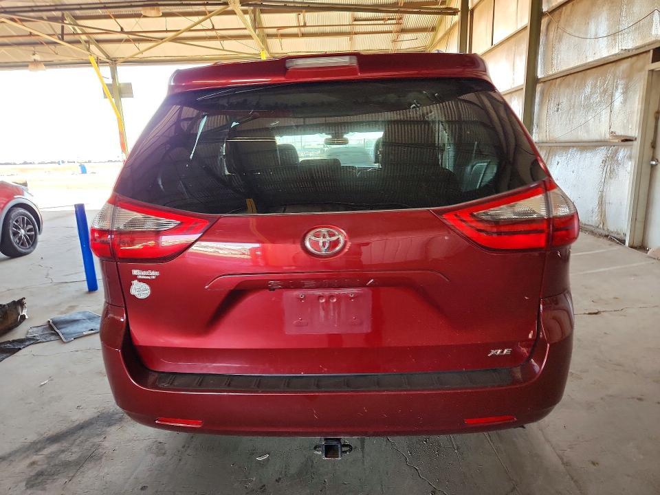 2020 Toyota Sienna xle