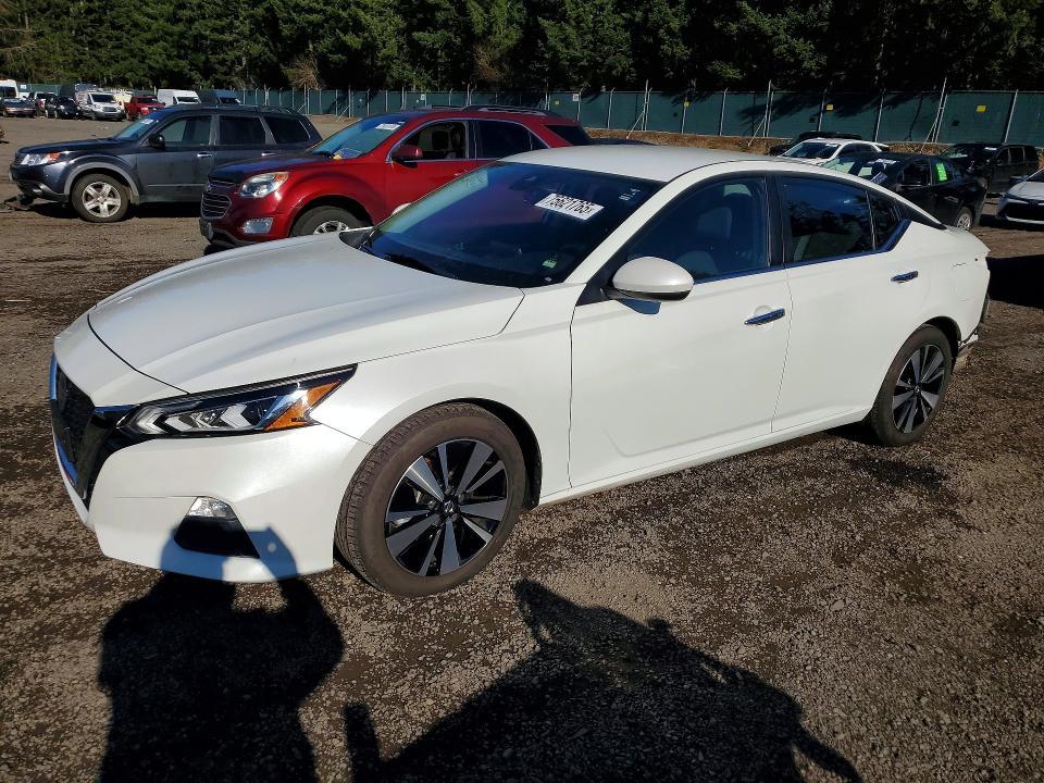 2022 Niss Altima 2.5 sv