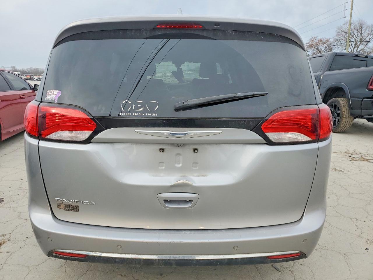 2018 Chrysler Pacifica Touring l
