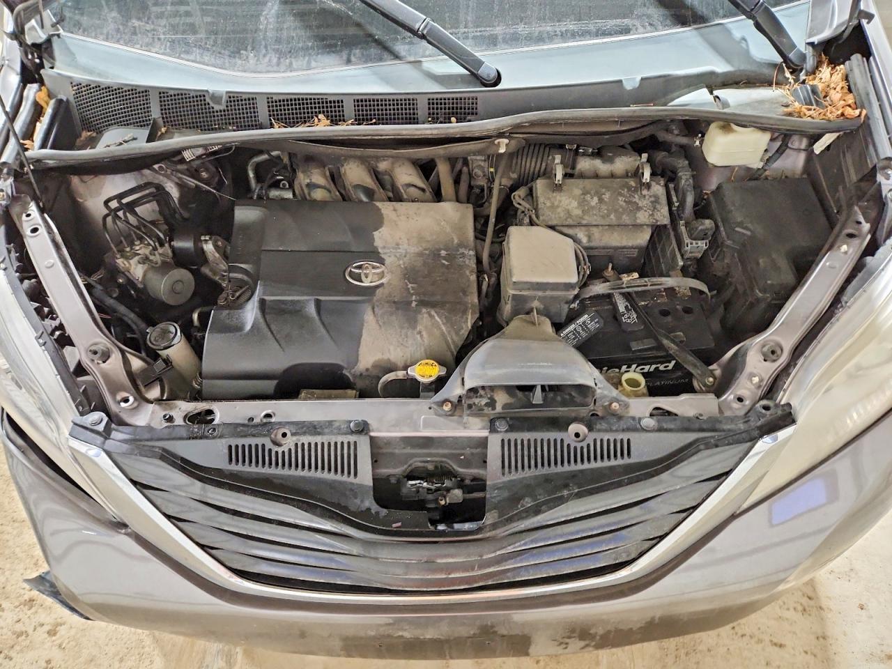 2014 Toyota Sienna le 8-passenger