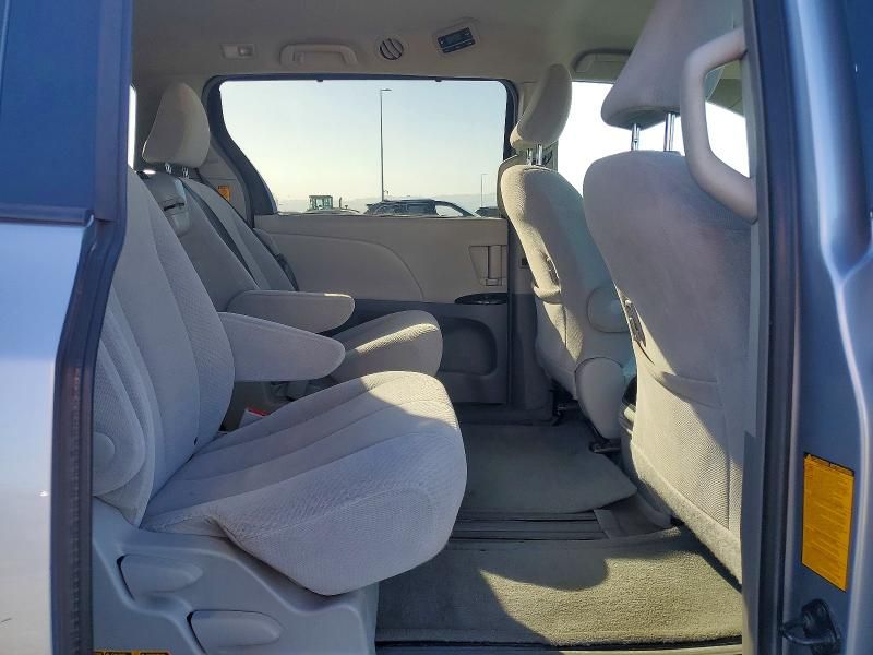 2013 Toyota Sienna le
