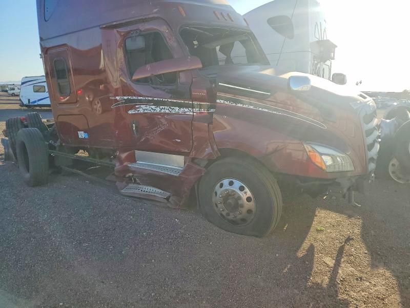 2025 Freightliner Cascadia 126 Semi Truck