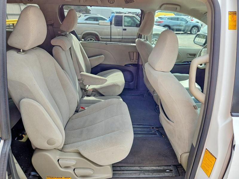 2013 Toyota Sienna le