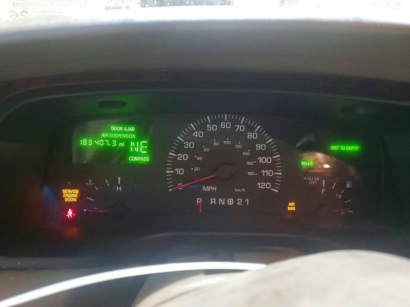 2000 Lincoln Town car Signature