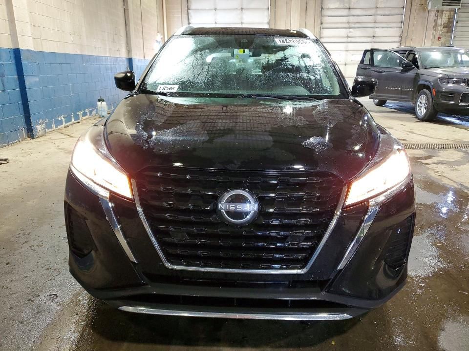 2023 Nissan Kicks sv