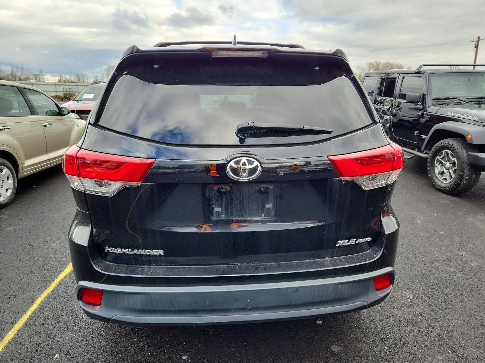 2019 Toyota Highlander se