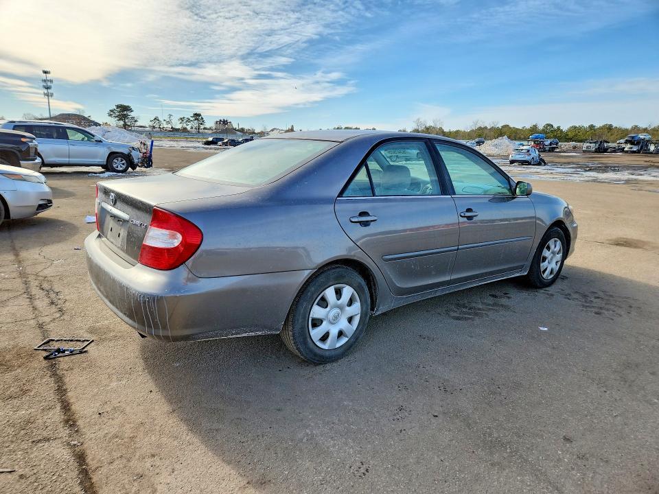 2003 Toyota Camry le