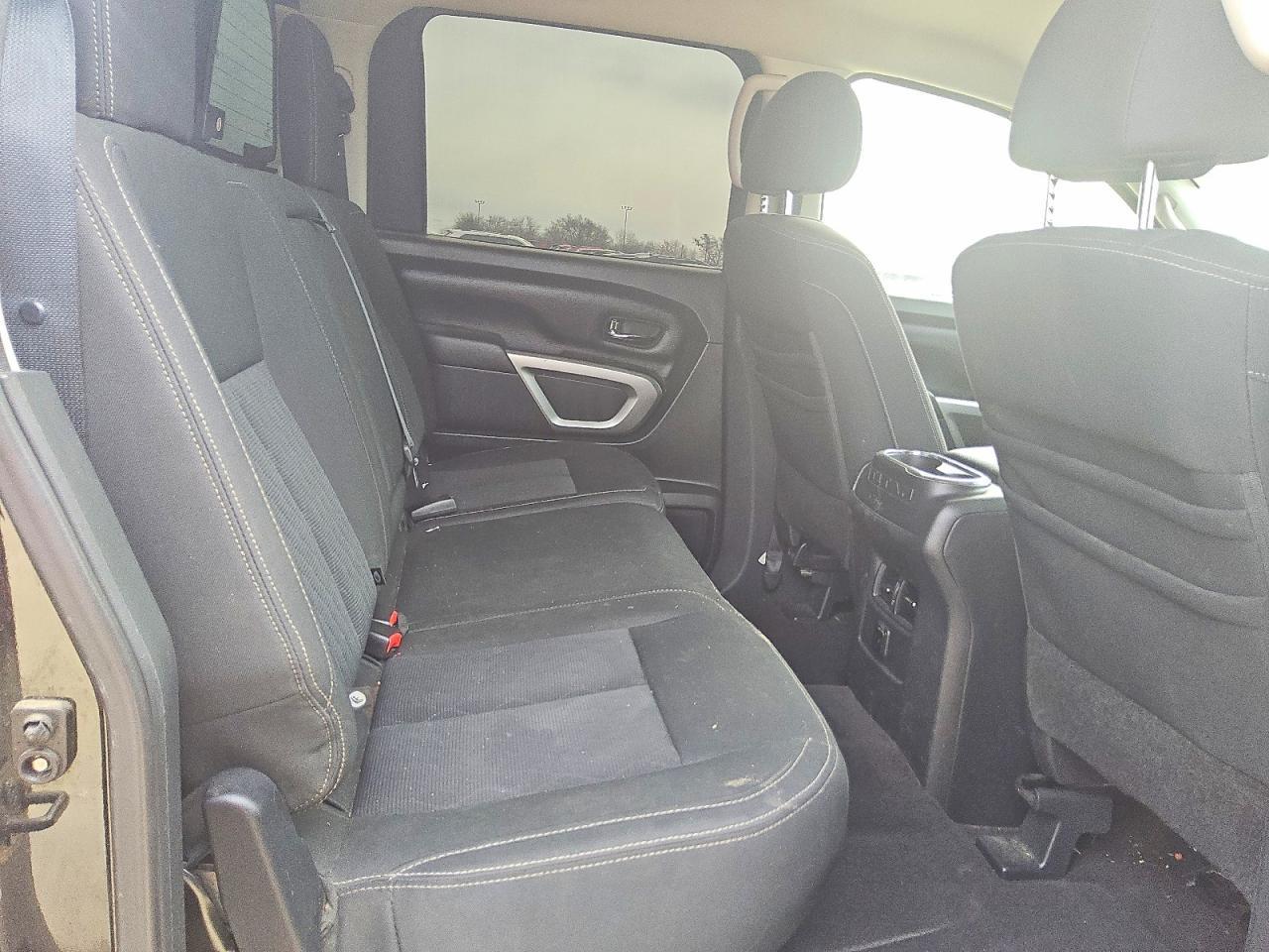 2017 Nissan Titan SV