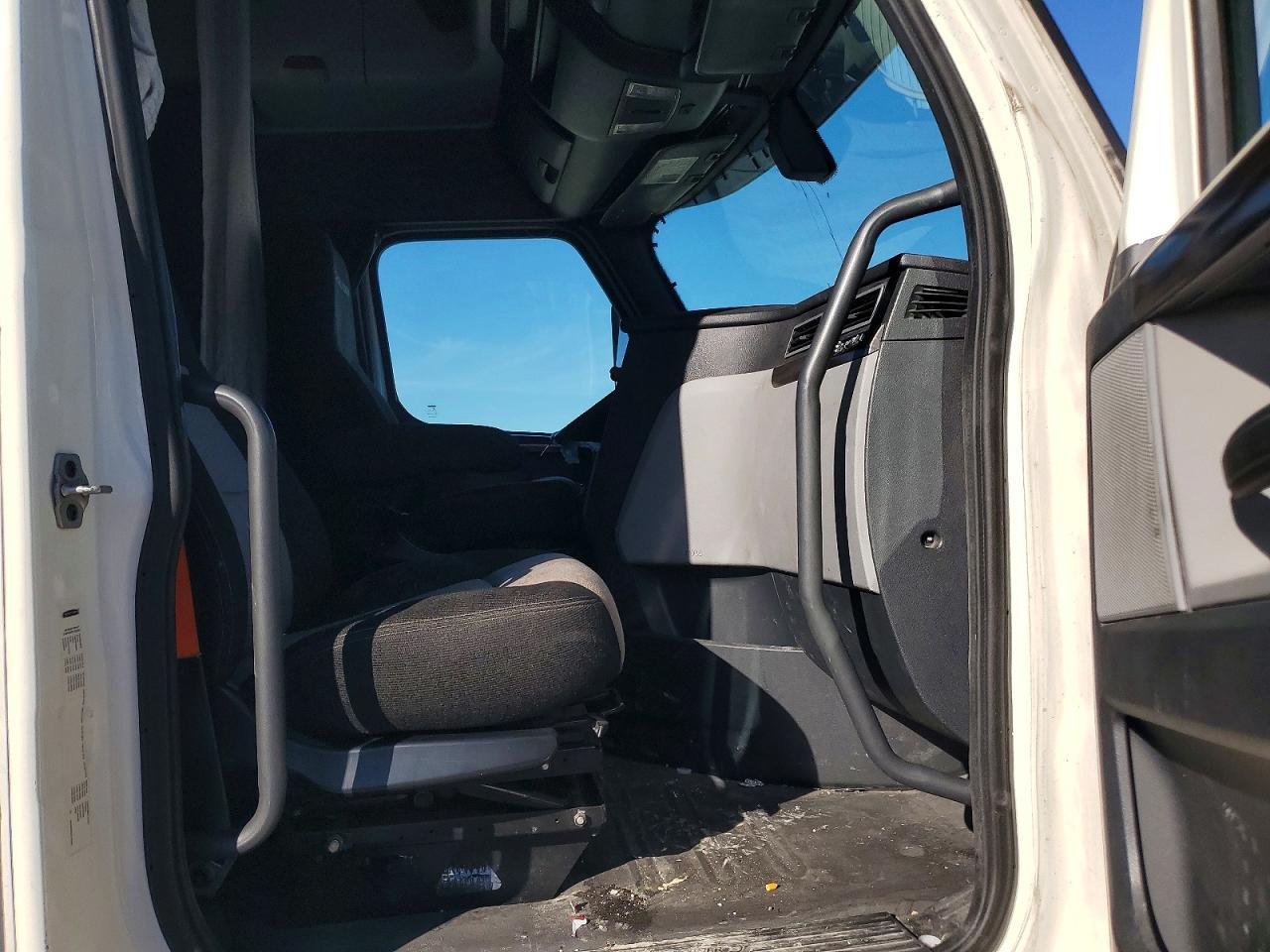 2018 Freightliner Cascadia 126 Semi Truck