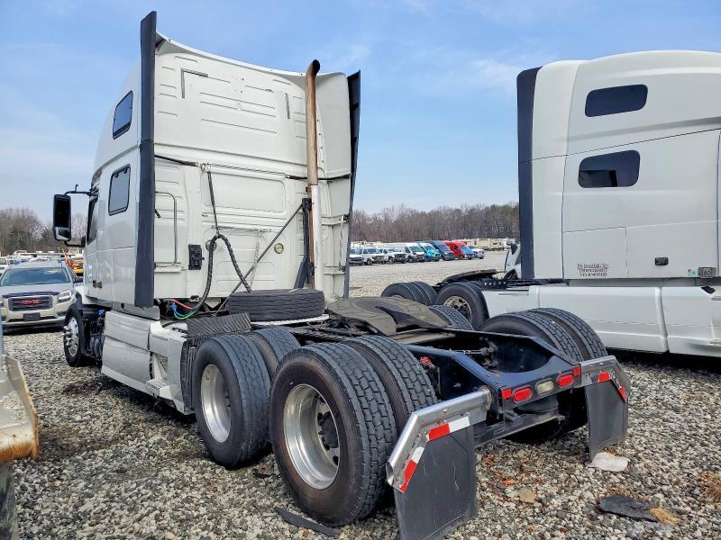 2014 Volvo VNL Semi Truck