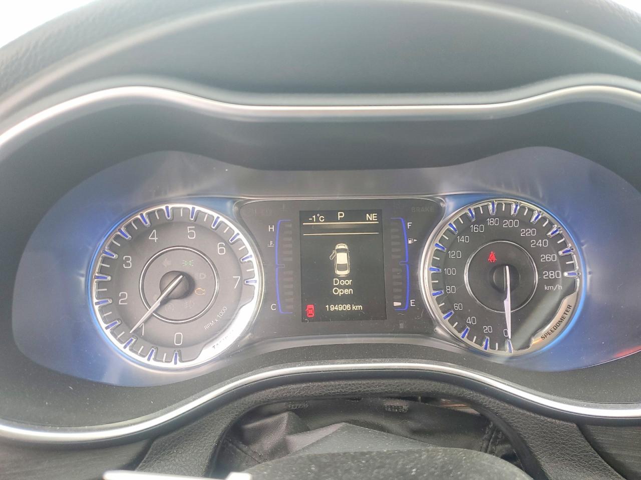 2015 Chrysler 200 lx