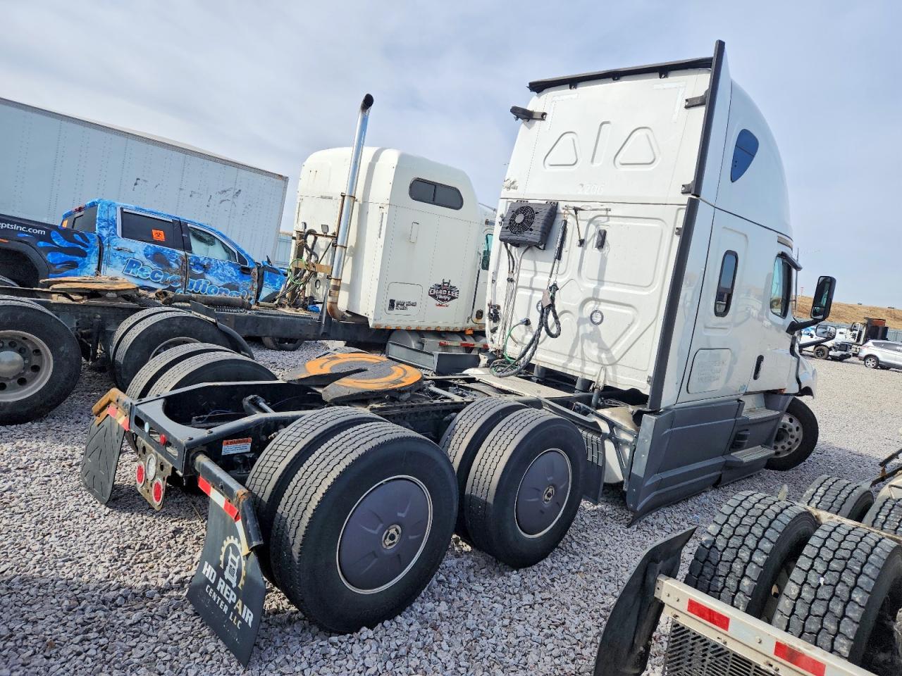 2022 Freightliner Cascadia-Semi Truck