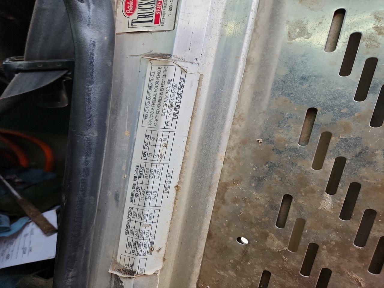 2000 Ptrb 2000 Pntw 379-Semi Truck