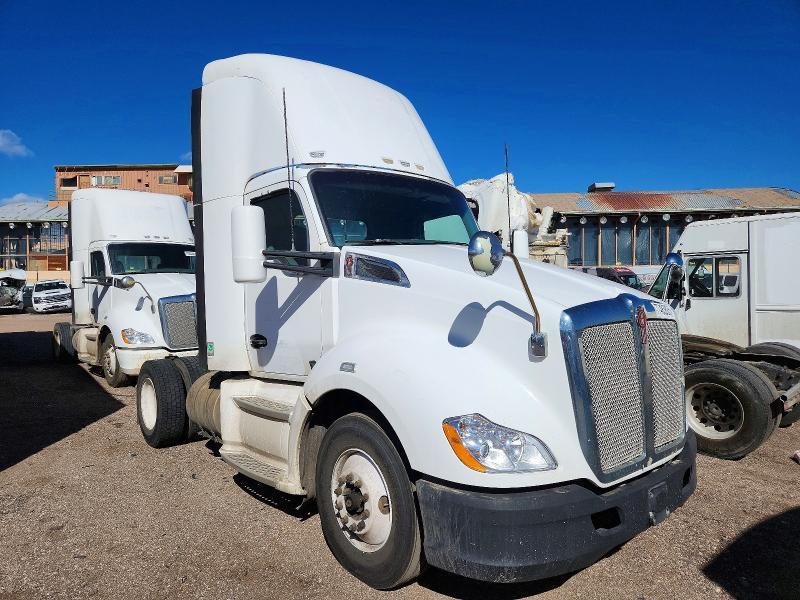 2014 Kenworth T680 Semi Truck