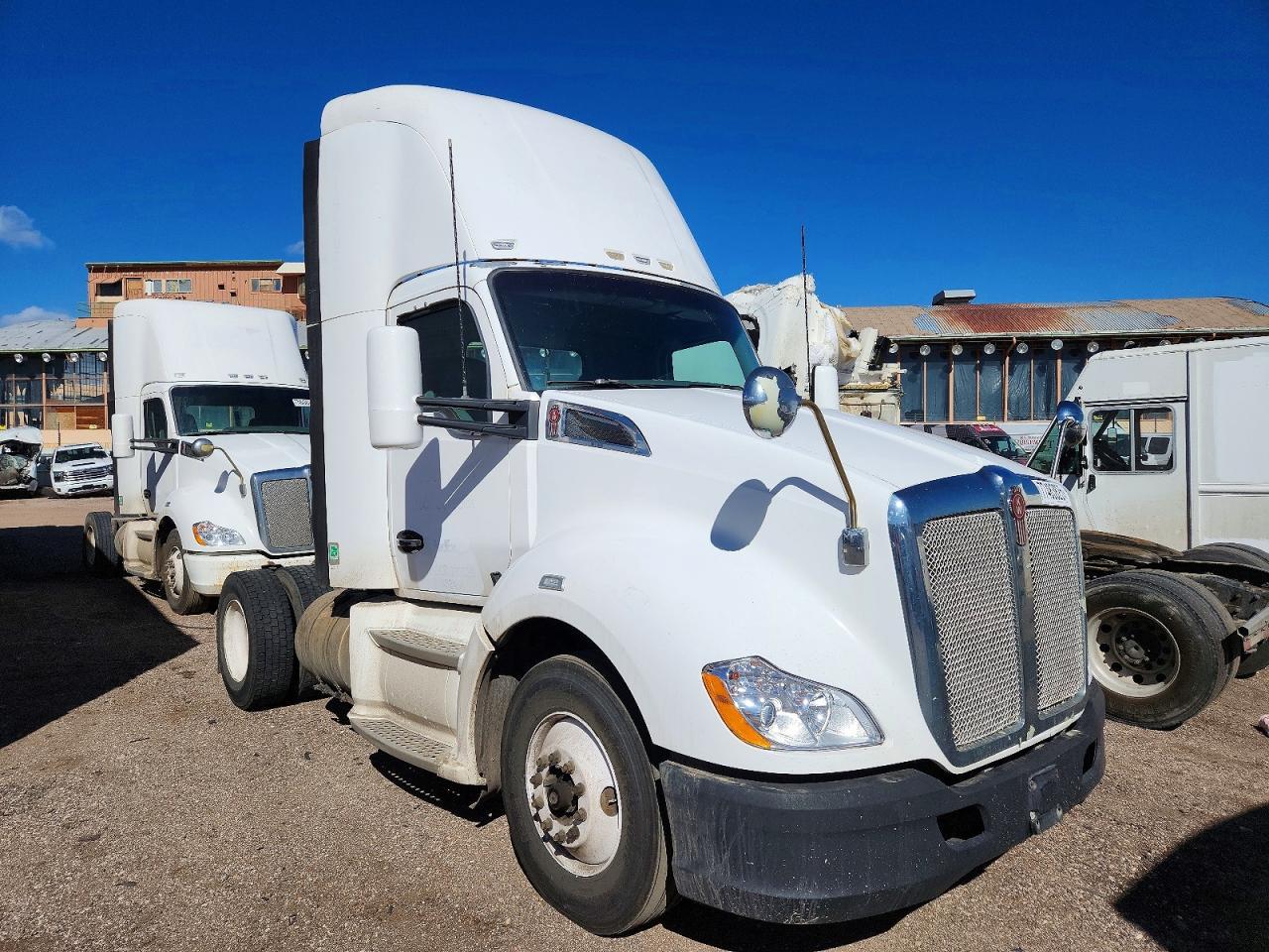 2014 Kenworth T680 Semi Truck