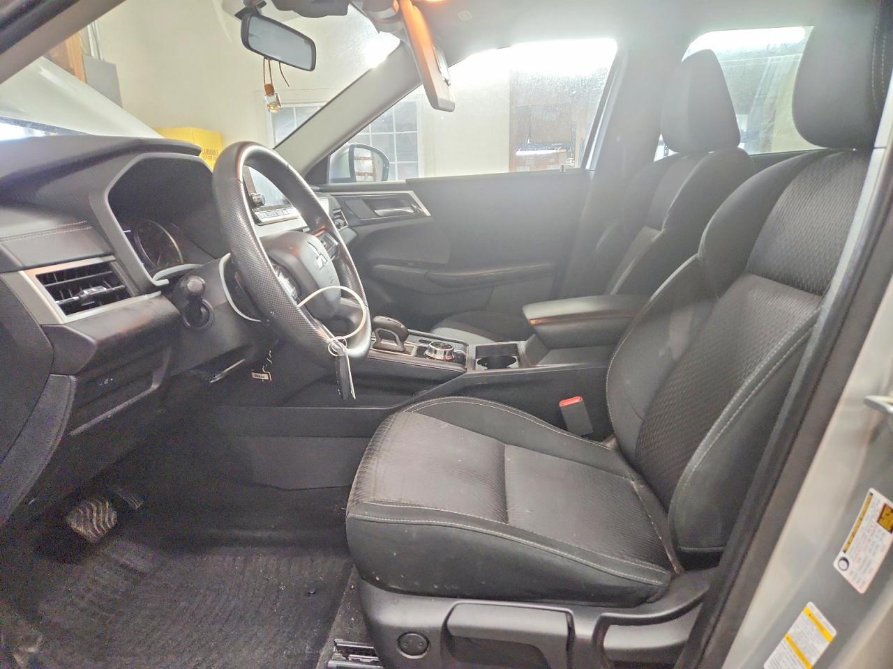 2022 Mitsubishi Outlander es