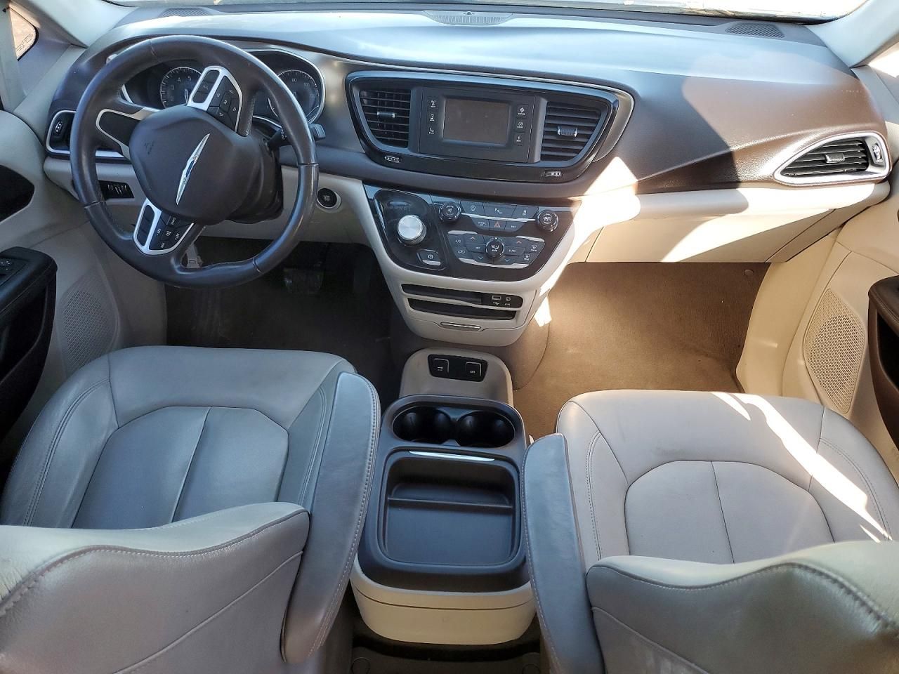 2017 Chrysler Pacifica Touring l