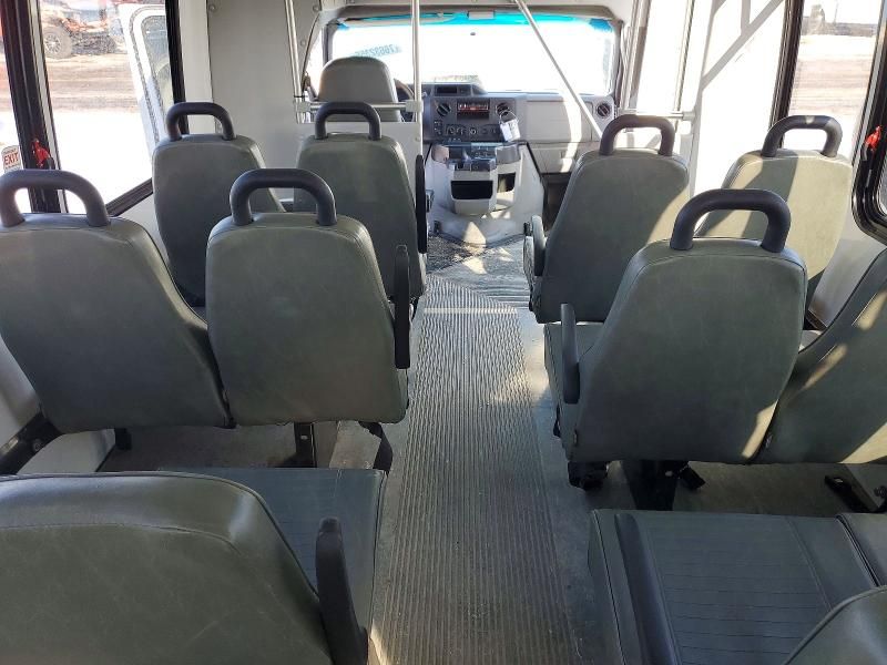 2016 Ford Econoline E350 Super Duty Cutaway Van