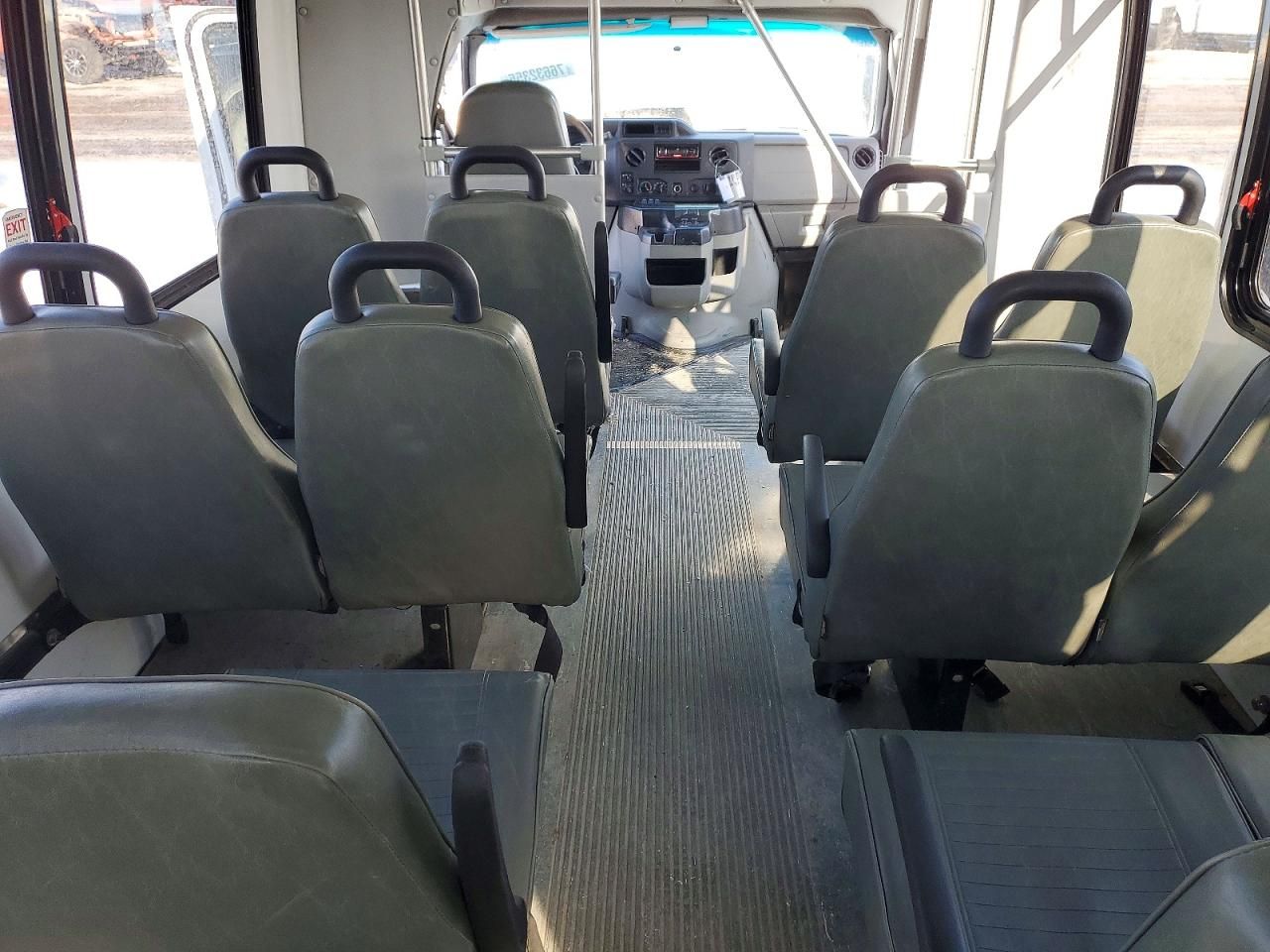 2016 Ford Econoline E350 Super Duty Cutaway Van